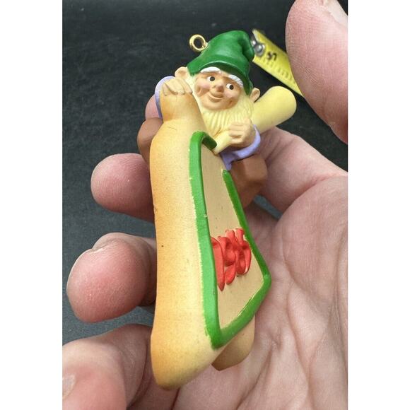 Vintage 1985 Elf Decorating Christmas Cookie Ornament Tree Santa Cottagecore -6D - Picture 3 of 6